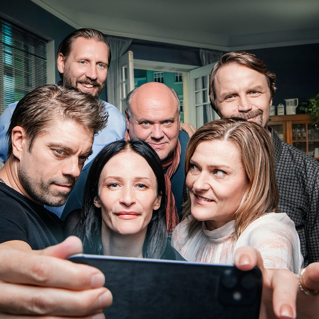 ett gäng vänner tar en bild