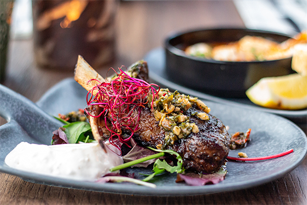 Kött på en tallrik.